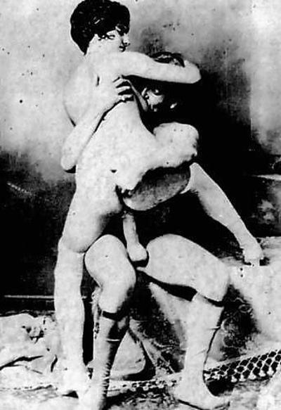 17P Vintage hetero couple B&W