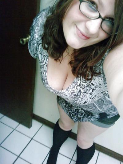 18P Curvy Cleavage Babe