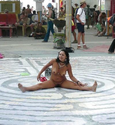 25P NAKED IN PUBLIC