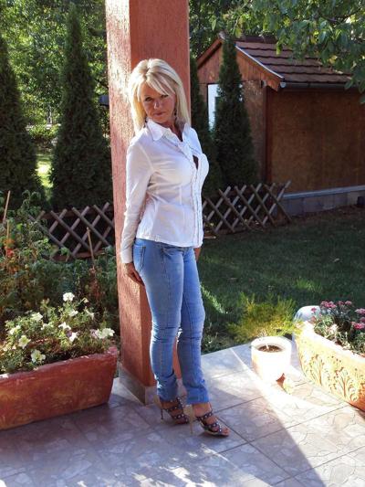 14P 50 yo beauty mom