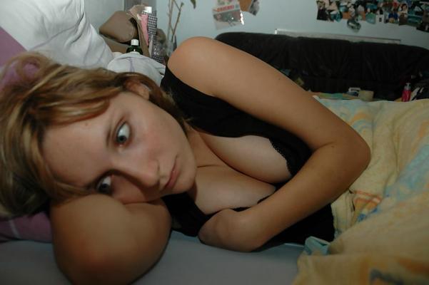 13P Sexy Pose of 20yo German Teen