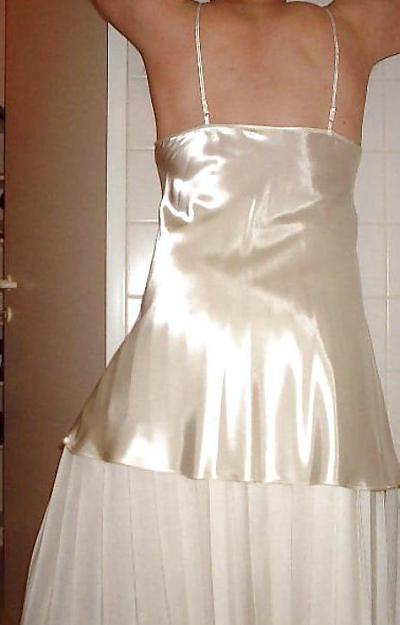 25P Withe Satin Upskirt