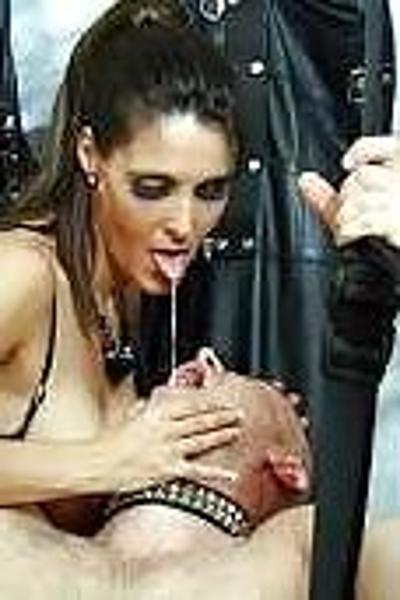22P Public femdom