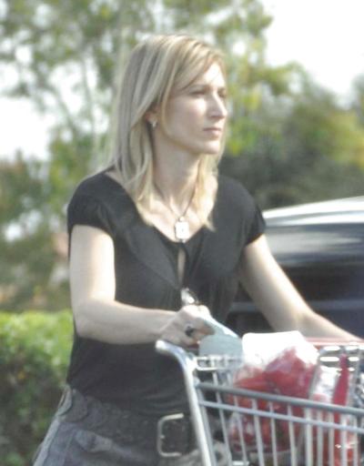7P Rich Blonde MILF Got Creeped