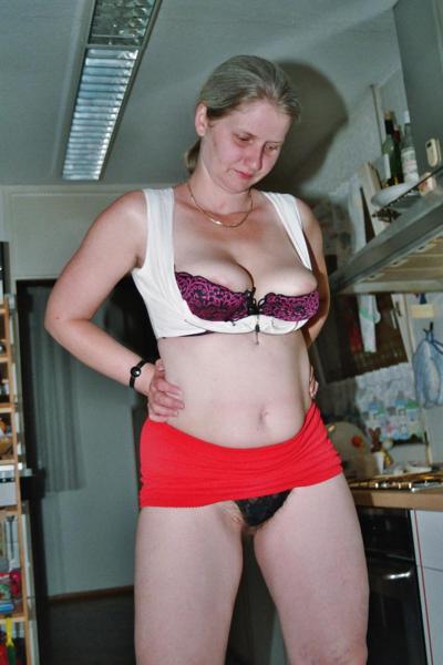 12P ASLUT - 美乳と短いミニスカートのセクシーな主婦 7