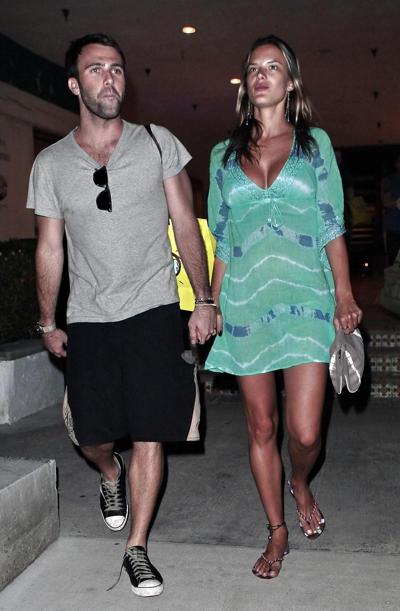 7P Alessandra Ambrosio – Bekam ein Dekolleté