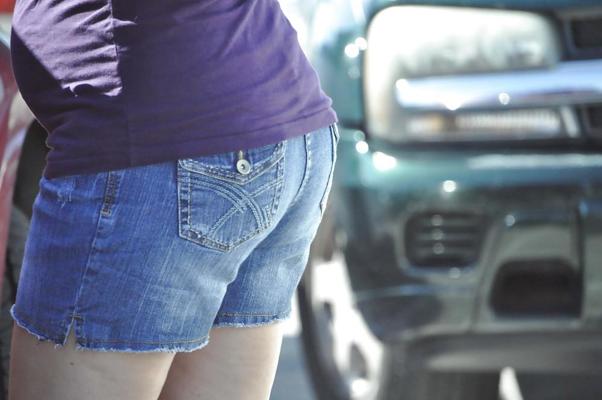 5P Nur ein MILF-Arsch in Shorts