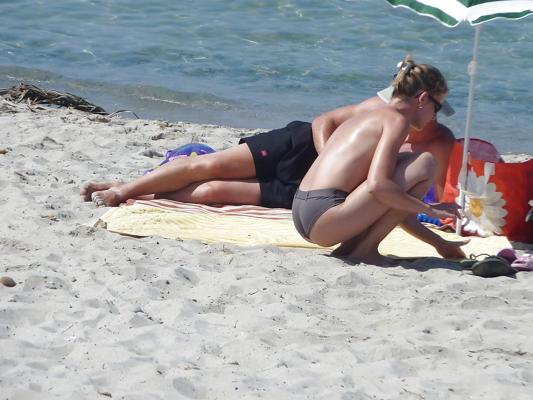 10P Voyeur - Topless girl with nice ass on the beach (Corsica)