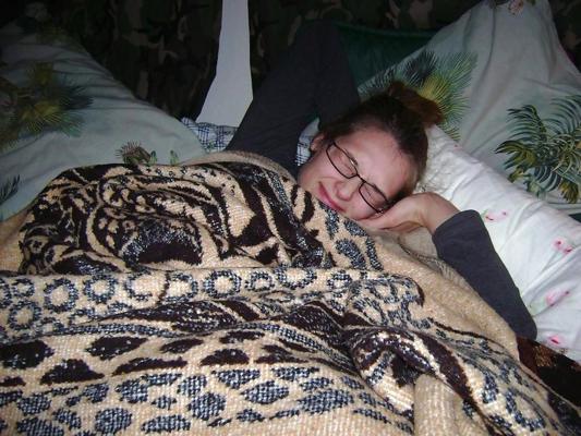 24P Fille avec des lunettes masturbation et sexe oral