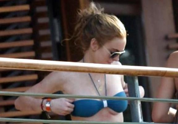 22P Lindsay Lohan ... Em biquíni azul quente