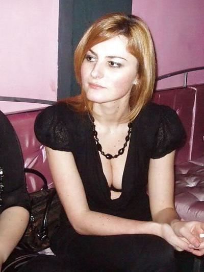 25P Downblouse - Cleavage 5