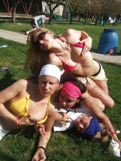 9P Girls fooling around and flashing tits in a park