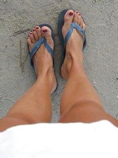 11P Candid shots ballerinas flats heels nylon barefeet teens