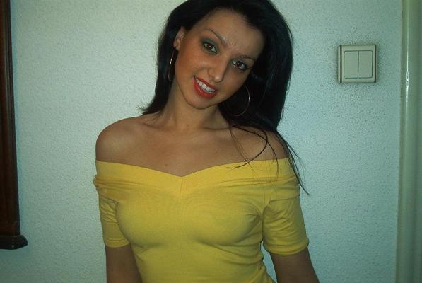 25P Sexy brunette topless at home