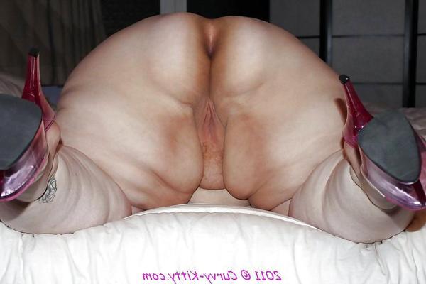 25P Des fesses massives III