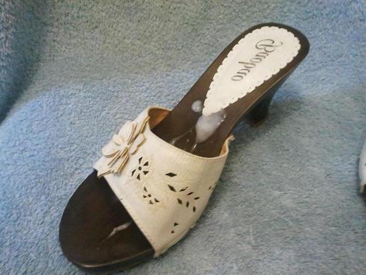 6P Cum on girlfriend sister shoes!