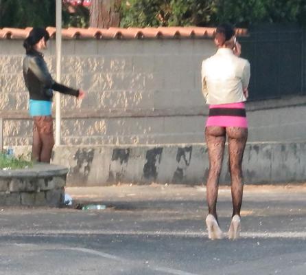 25P Mes Amies Les Putes 21 par TROC (Ass View sur Street Hookers)