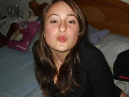 8P Turkish girl: Elif