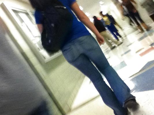 25P Gros culs en jeans serrés