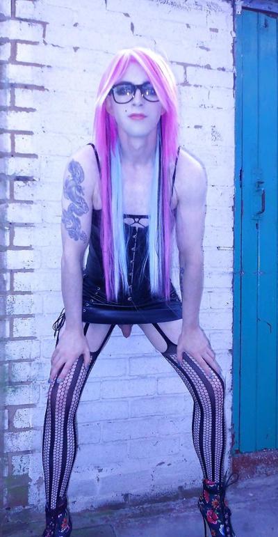 20P Tranny Kitty Emo Goth Rock Chick Pics 2 ( outdoors ) Prt 2