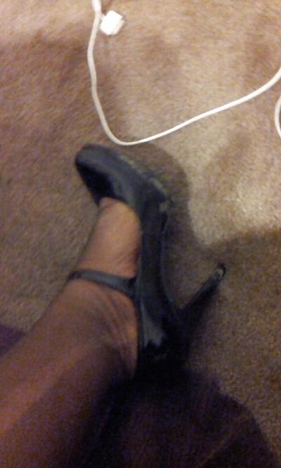 25P Stepmom's Heels and torn sheer pantyhose