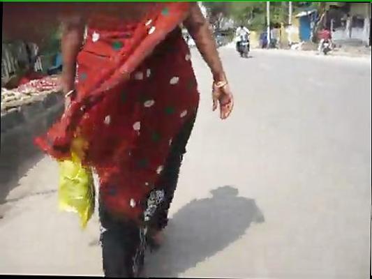 5P Indische Tante ist in Saree