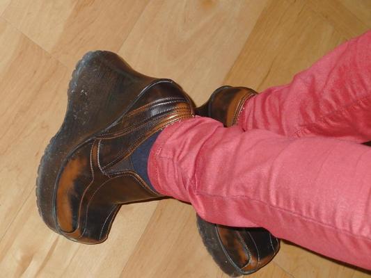 4P Babysitter with sexy shoes
