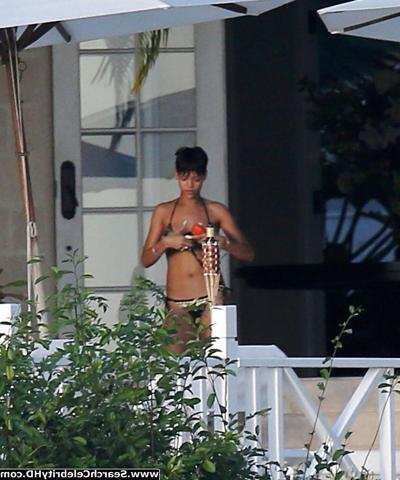 25P Rihanna Naked Ass And Topless Boobs Candids