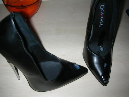 8P Wife cum over her black 16 cm metal spiked heels