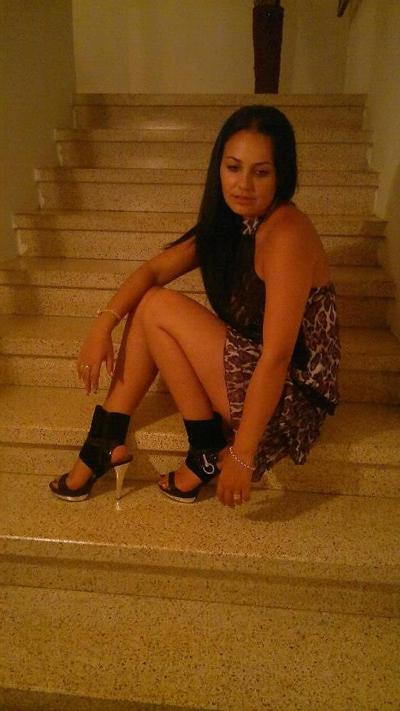 4P Romanian woman: iulia