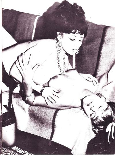 25P Vintage Magazines Petting Girls No 05