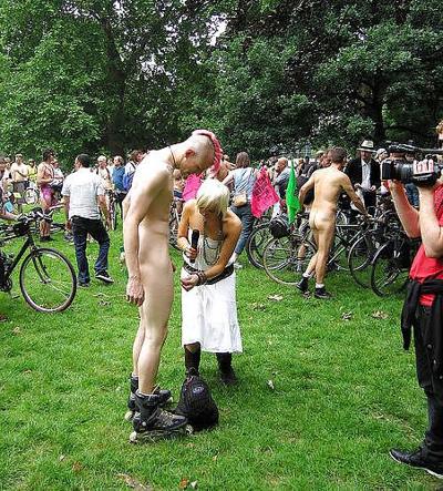 13P Women and cock in public (CFNM fun)