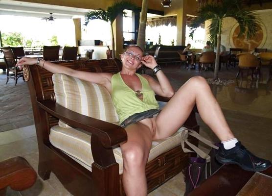 25P NEVER PANTIES UNDER THE SKIRT 46