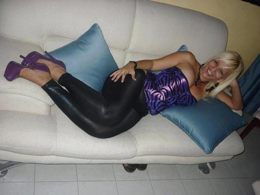 18P Blonde latin sexy mom