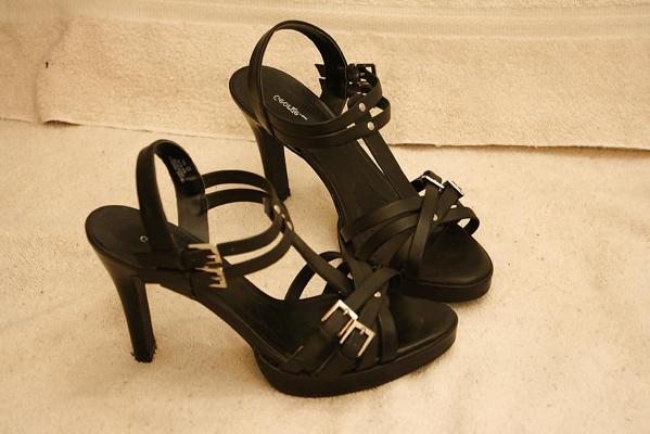 8P Sperm on Girlfriend Black High Heels