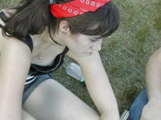 24P Downblouse cleavage 1