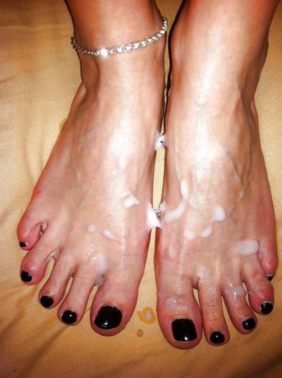 21P Cum on toes