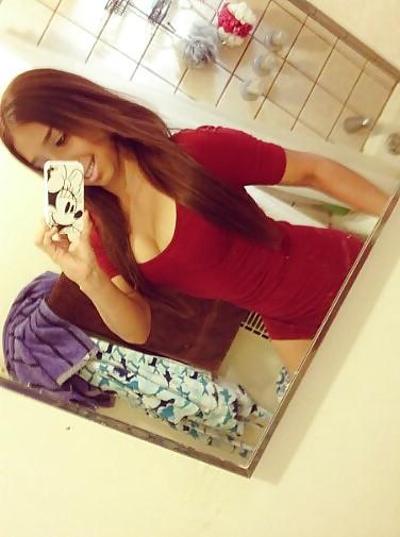 25P My friend non nude MILF self shots
