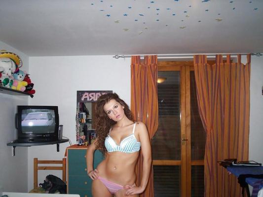 25P Sexy Curly Hair Babe