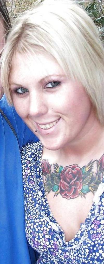 13P Loves guys and girls pretty pussy..