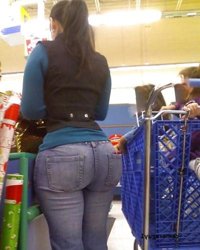 5P Phat booty in public