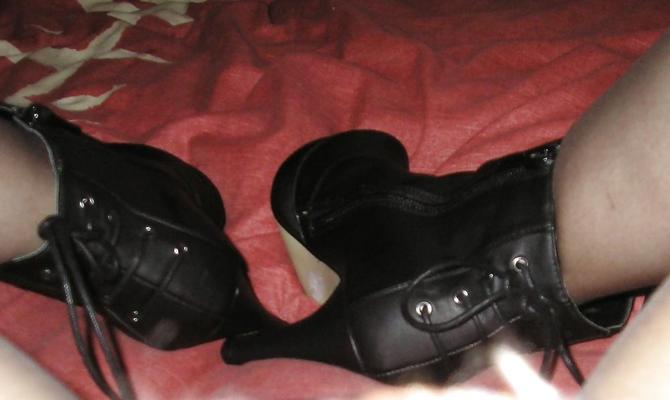 25P Heels and nylons
