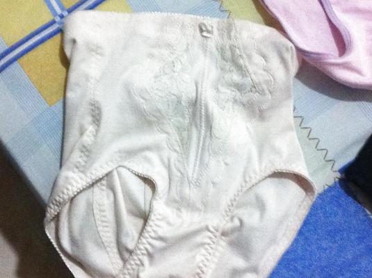 5P 近所のブラジャーとパンティを盗まれた