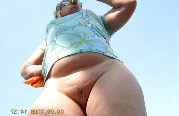 25P Mature women on the beach - 10