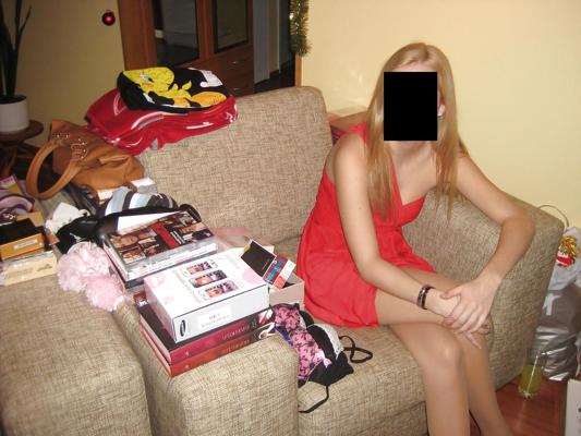 22P Very sexy amateur thong & bra drawer