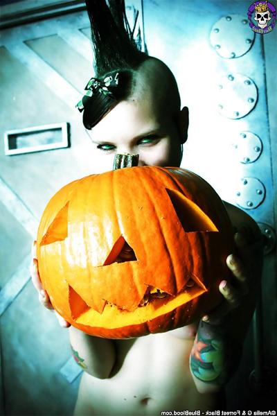 15P Punk Ado Halloween
