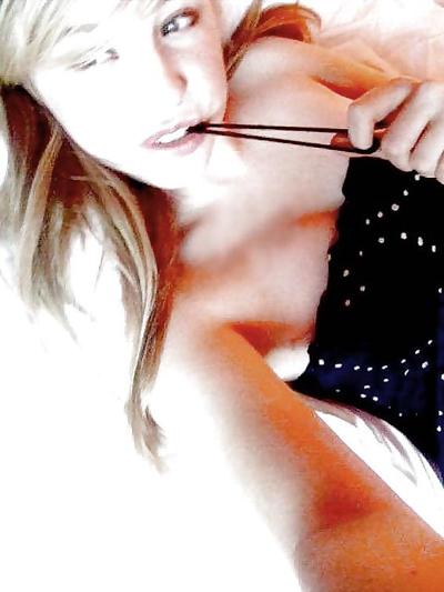 9P Sexy teen posing