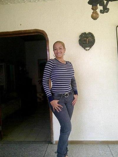 5P Femme vénézuélienne : Viviana