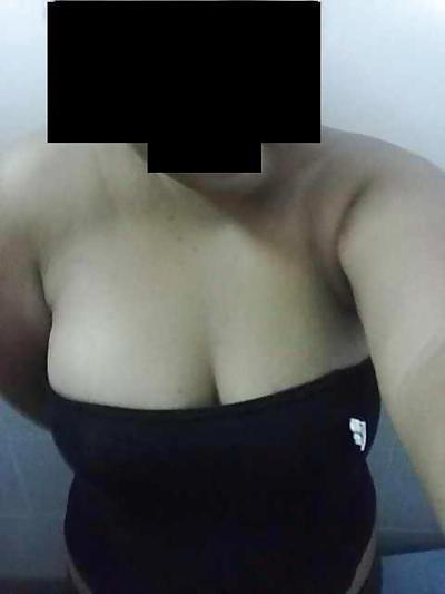 5P 21 Years Old Indo Maid from Singapore