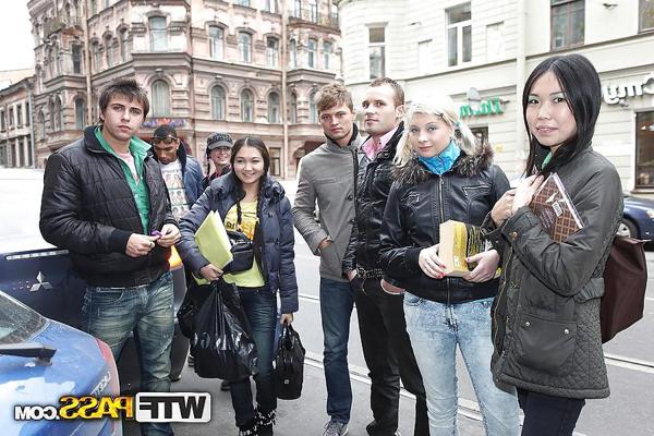 16P Молодые азиатские студентки занимаются групповым сексом дома